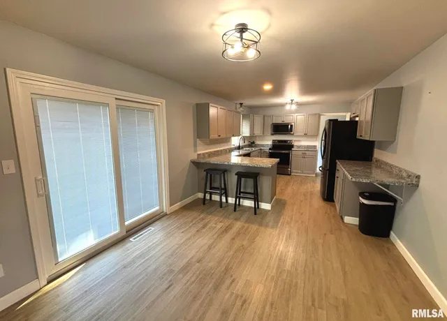 $179,900 | 512 Tulsa Avenue, Salem, IL 62881