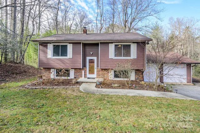 $315,000 | 220 Leverette Drive, Hendersonville, NC 28791