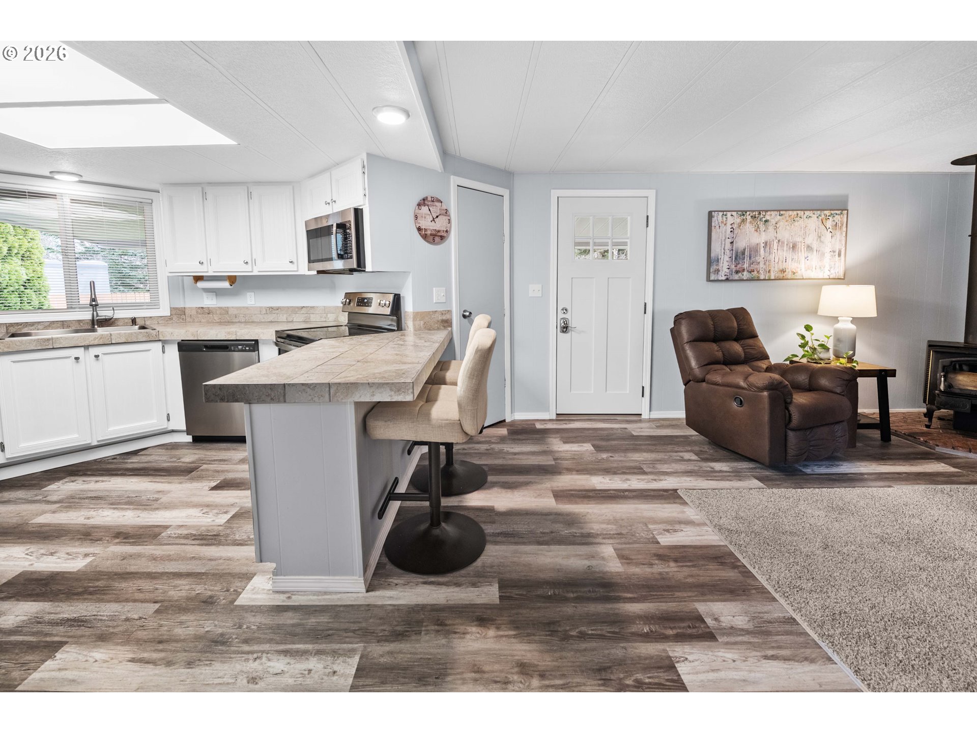 89695 Old Bog Road Warrenton, OR 97146 - Photo 5 of 36 Living Room