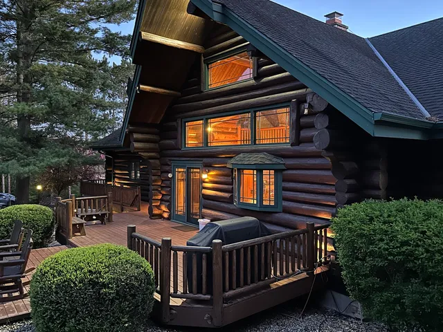 a sign that is sitting on a brick wall in front of a building