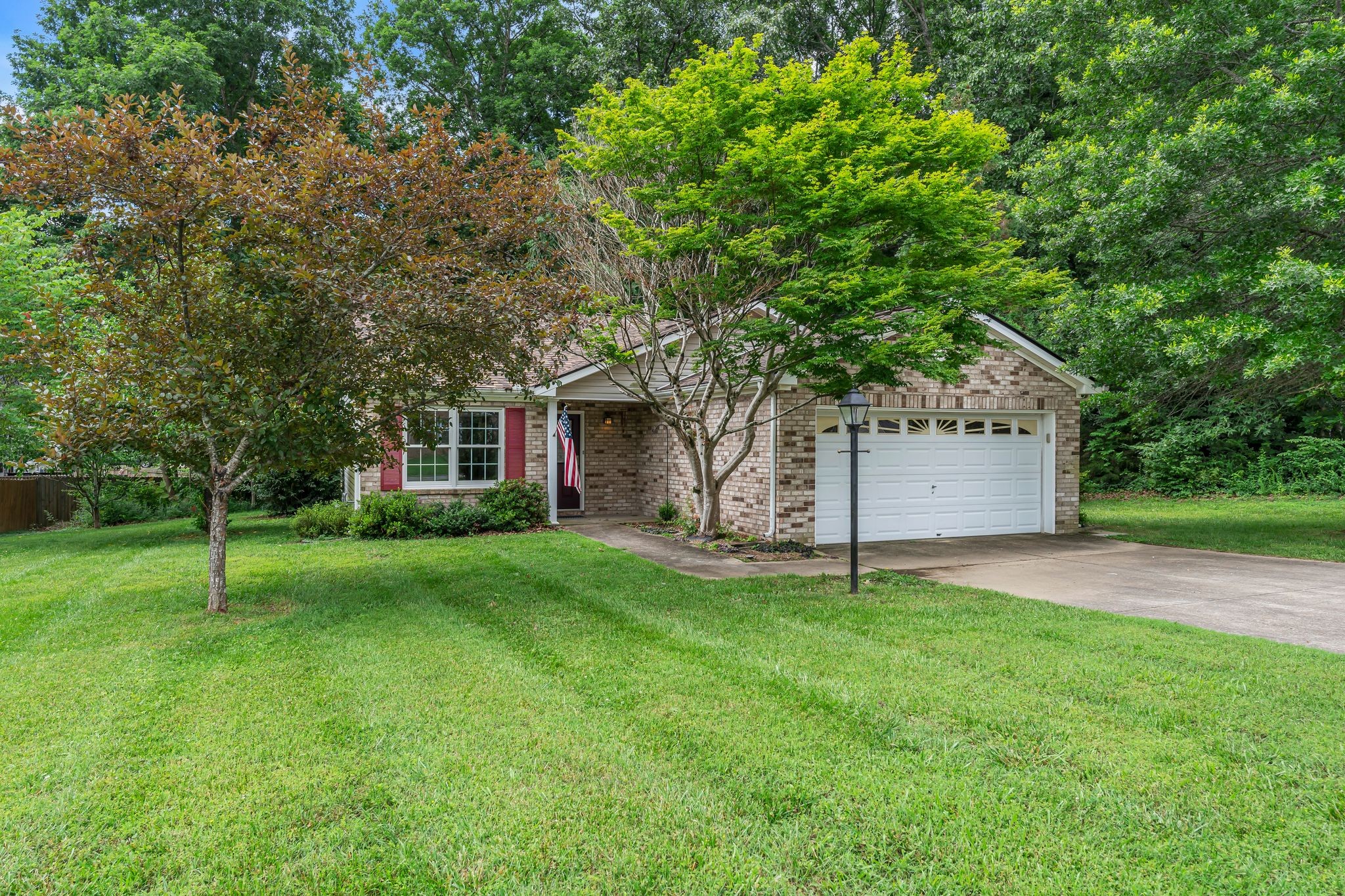 7352 Hidden Lake Cir  