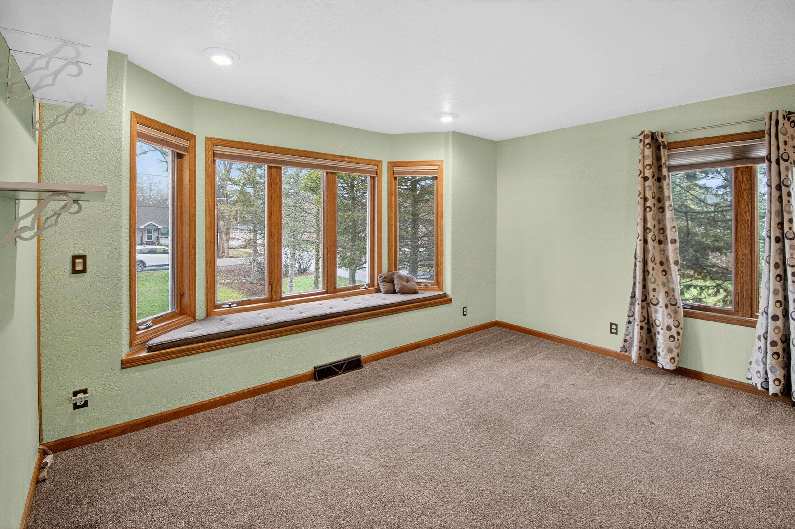 9934 28th Avenue Pleasant Prairie, WI 53158 - Photo 2 of 44 Main Living Room