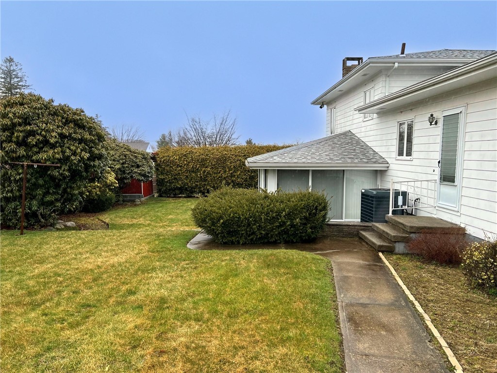 11 Neutaconkanut Road Johnston, RI 02919 - Photo 3 of 37