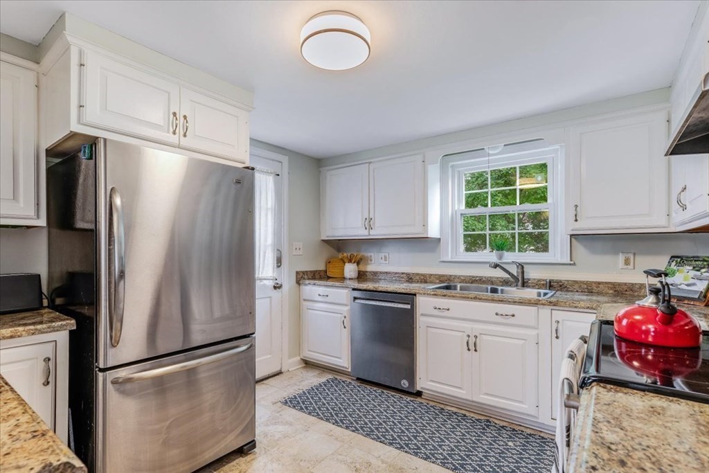 23 Jay Road Norwell, MA 02061 - Photo 4 of 36
