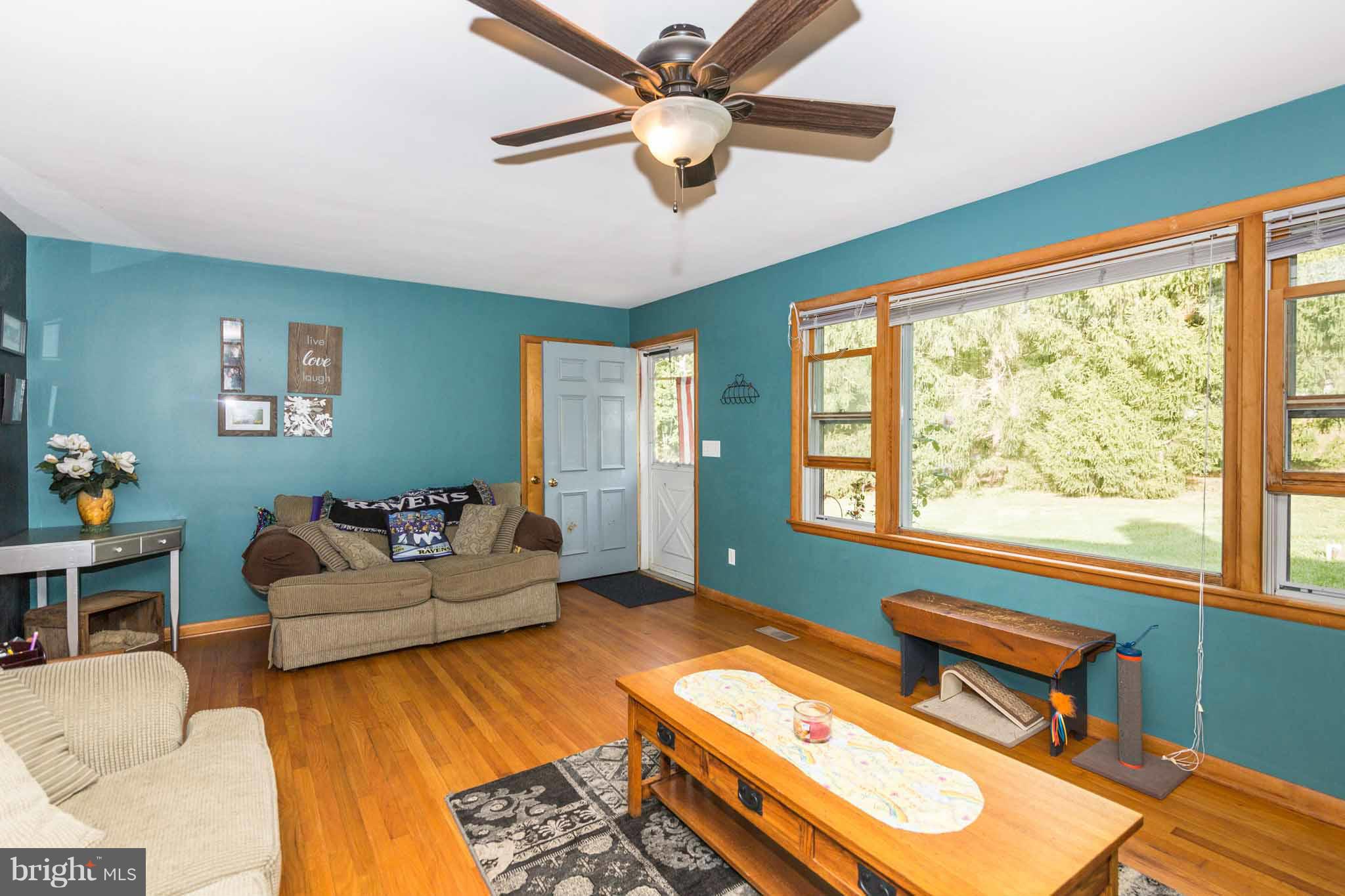 4969 Wentz Road Manchester, MD 21102 - Photo 2 of 25 Living Room