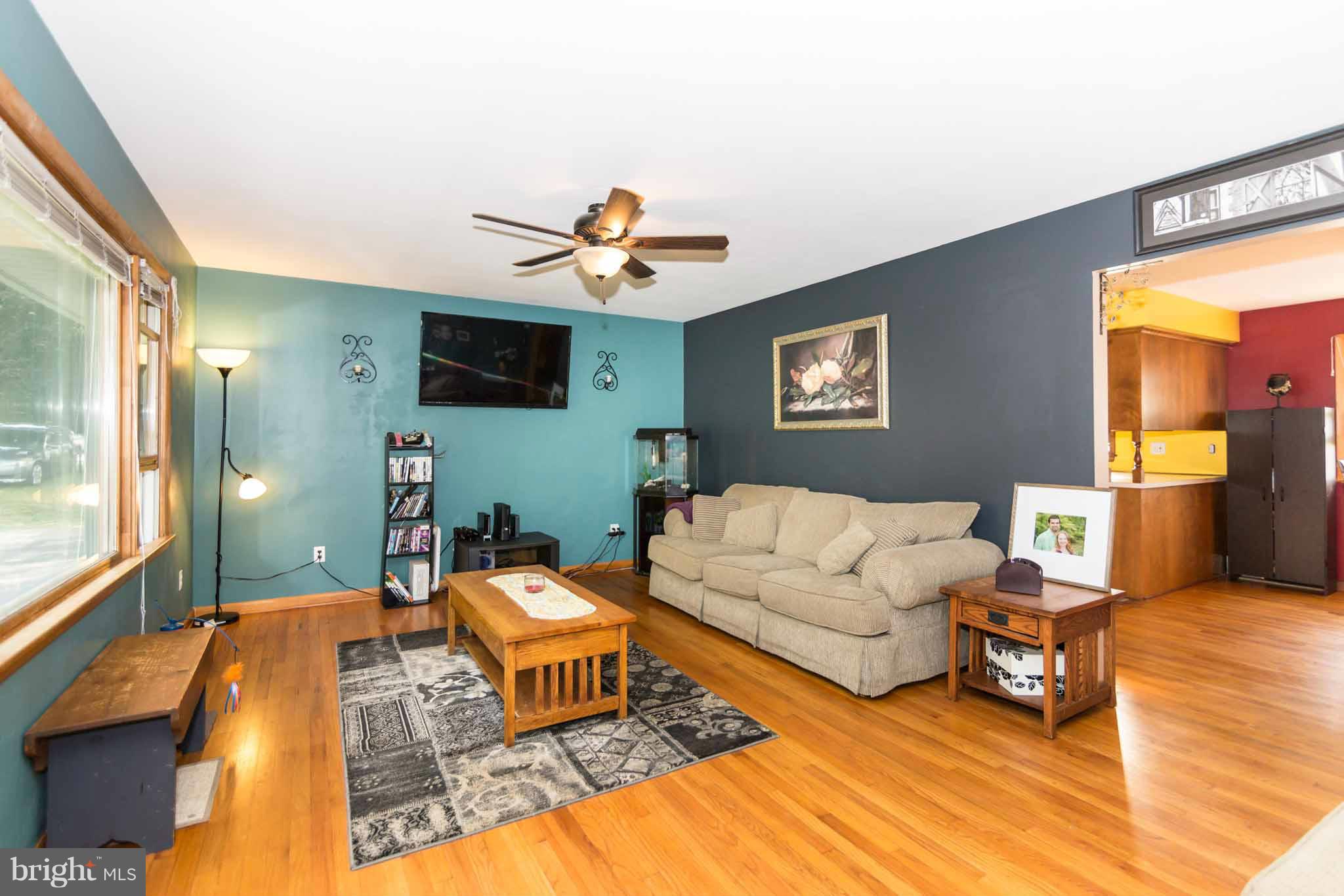 4969 Wentz Road Manchester, MD 21102 - Photo 3 of 25 Living Room