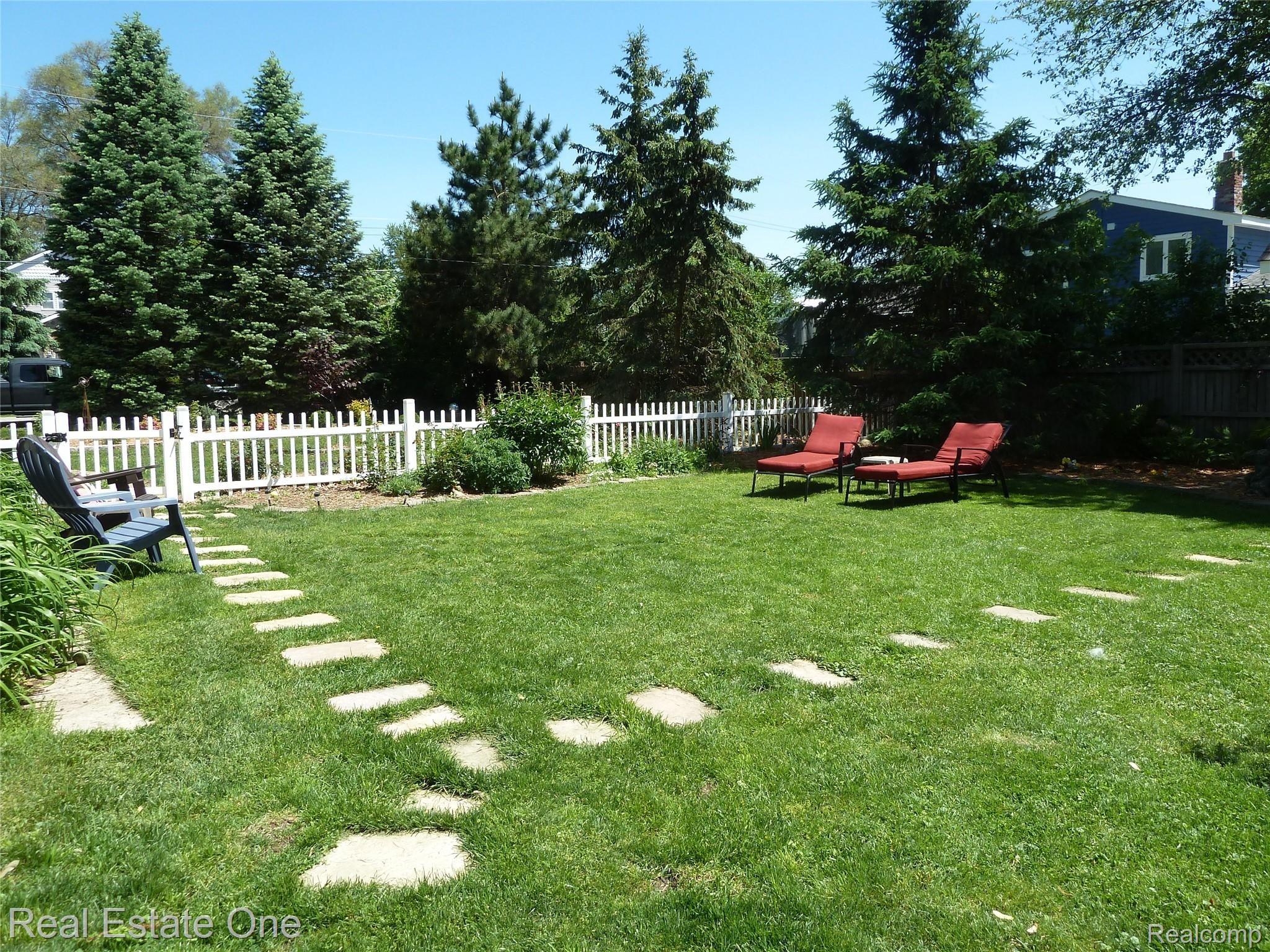 1775 Medler Road Commerce Township, MI 48382 - Photo 21 of 36 P1020275.JPG