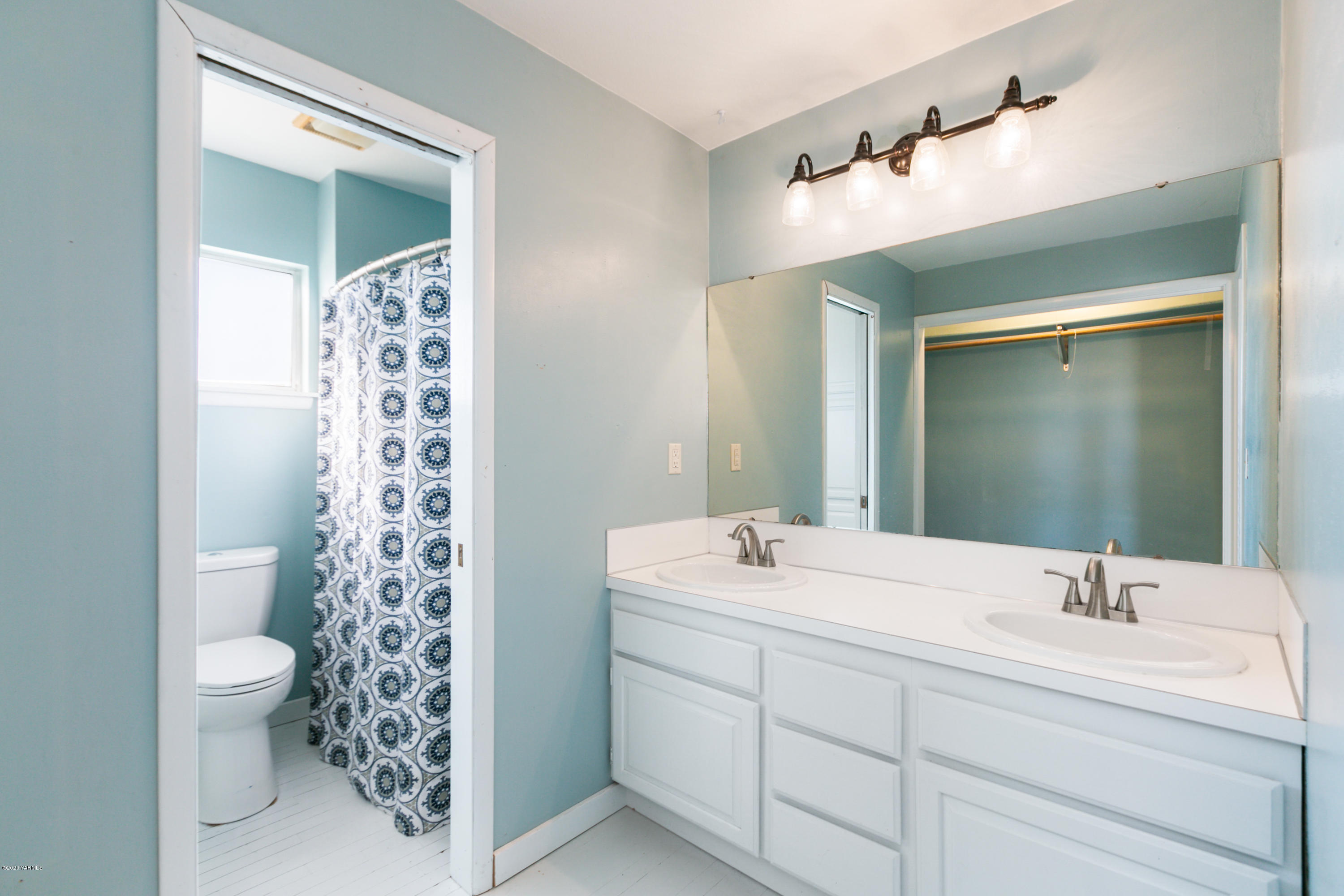 780 Elliott Road Cowiche, WA 98923 - Photo 11 of 18 a bathroom with a sink a toilet and shower