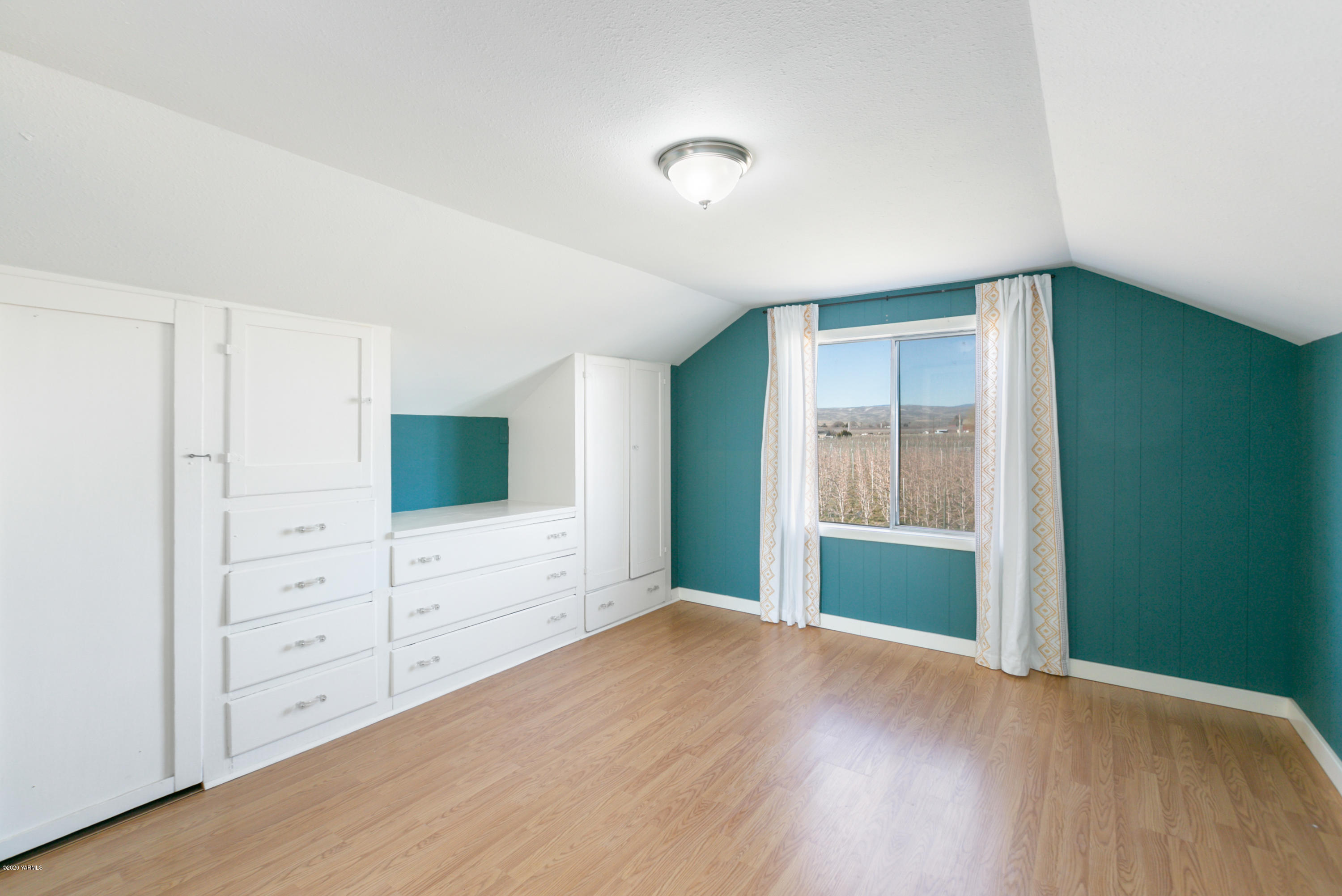 780 Elliott Road Cowiche, WA 98923 - Photo 12 of 18 an empty room with window and wooden floor