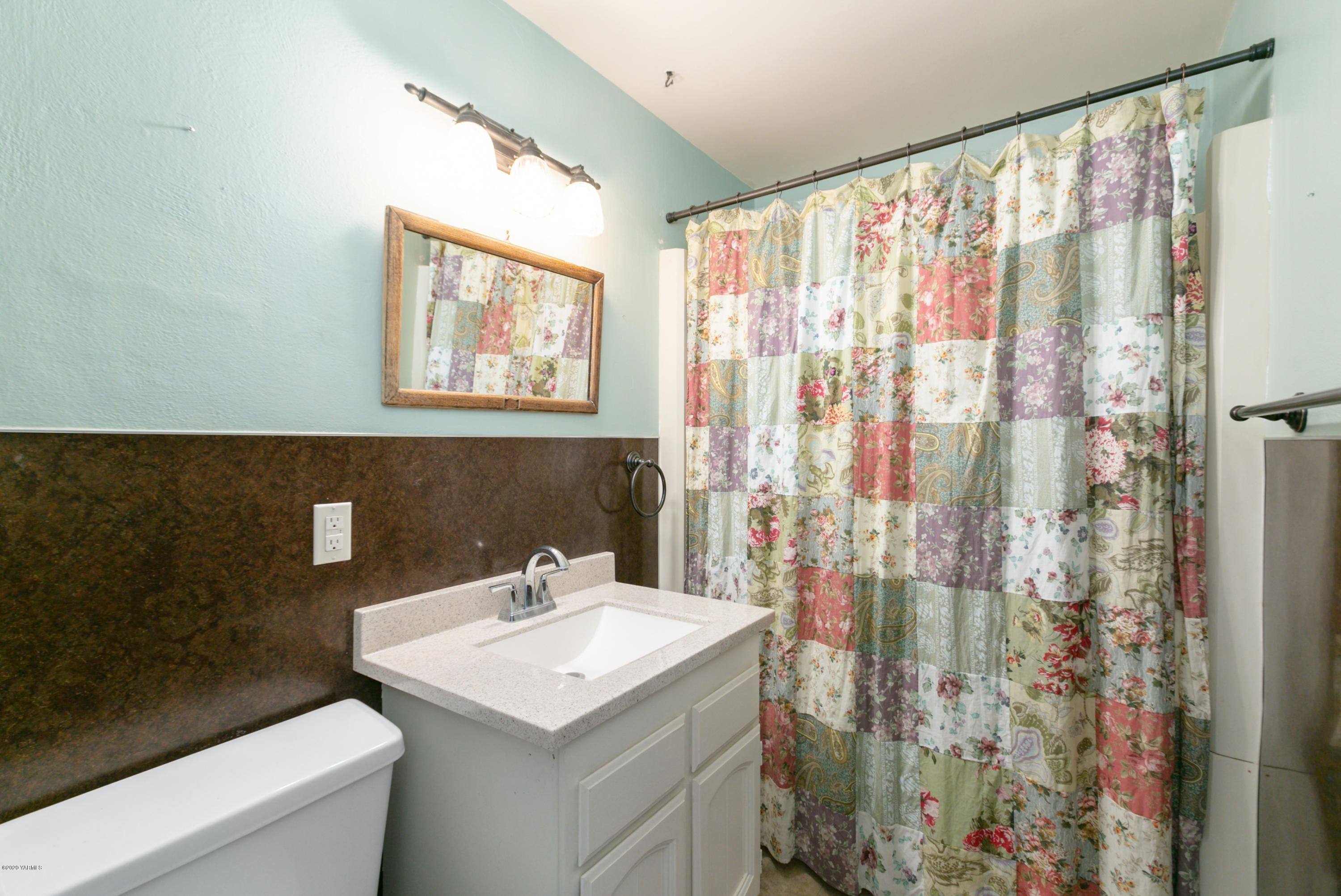 780 Elliott Road Cowiche, WA 98923 - Photo 14 of 18 a bathroom with a sink and a mirror