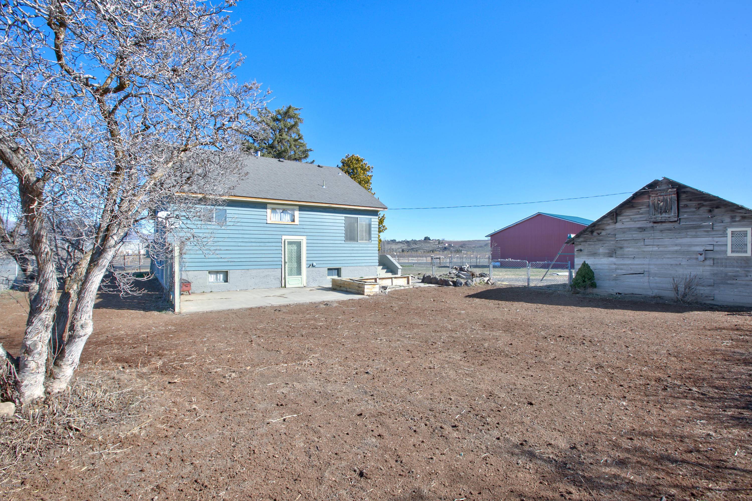 780 Elliott Road Cowiche, WA 98923 - Photo 17 of 18 a front view of a house with a yard and garage