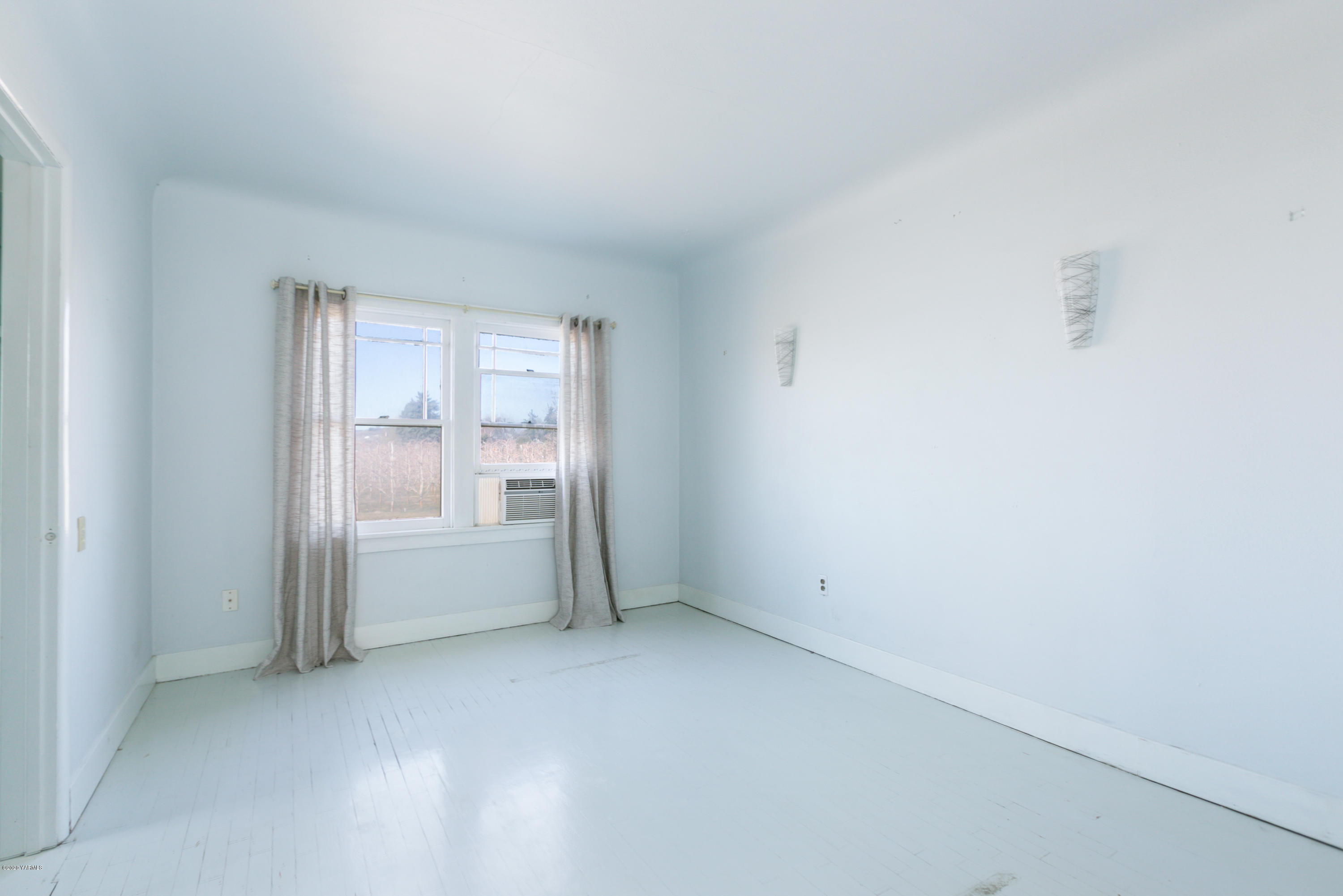 780 Elliott Road Cowiche, WA 98923 - Photo 10 of 18 wooden floor in an empty room