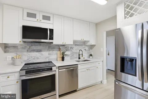 $349,900 | 2311 Pimmit Drive, Unit 603, Falls Church, VA 22043