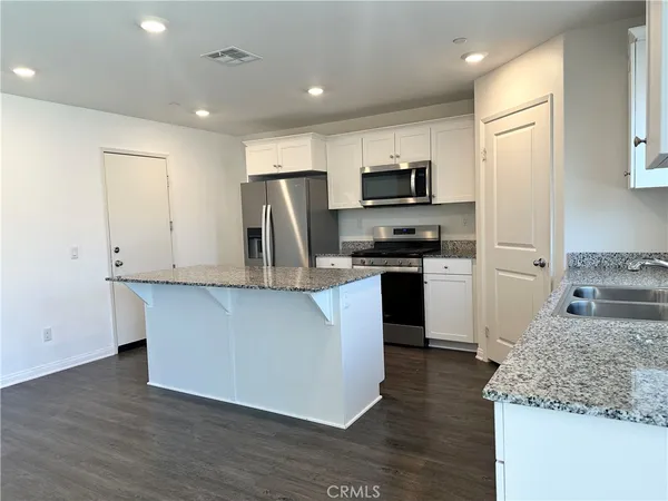 $2,995 | 247 Scarlet Oak Lane, San Jacinto, CA 92583