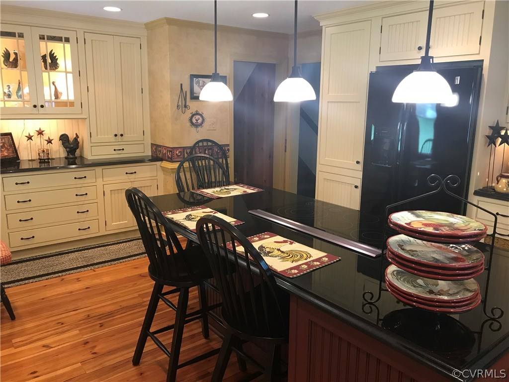 14800 Harrowgate Road Chester, VA 23831 - Photo 29 of 50 a kitchen with a table and chairs