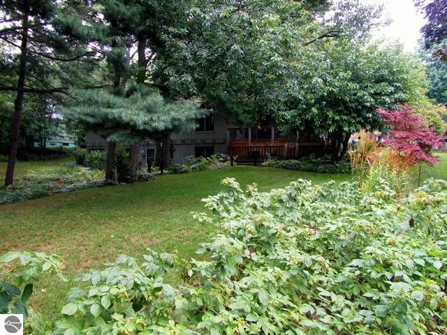551 Bloomfield Road Traverse City, MI 49686 - Photo 12 of 34 1806189-11.JPG