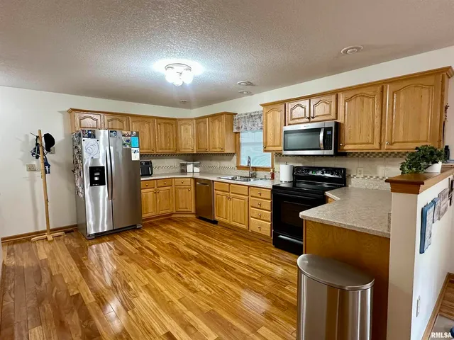 $349,900 | 613 33rd Avenue North, Clinton, IA 52732