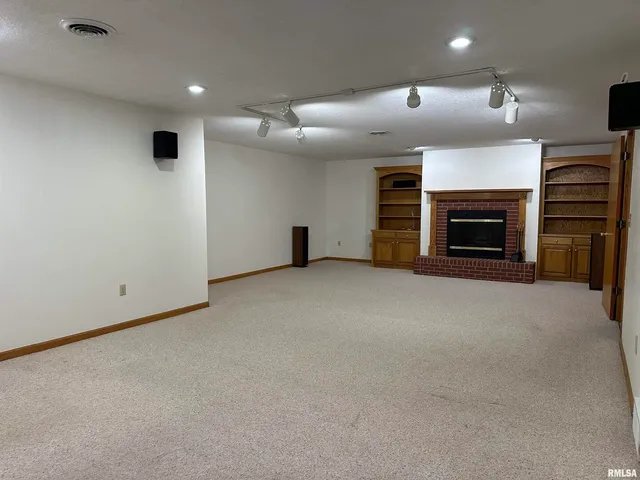 $349,900 | 613 33rd Avenue North, Clinton, IA 52732