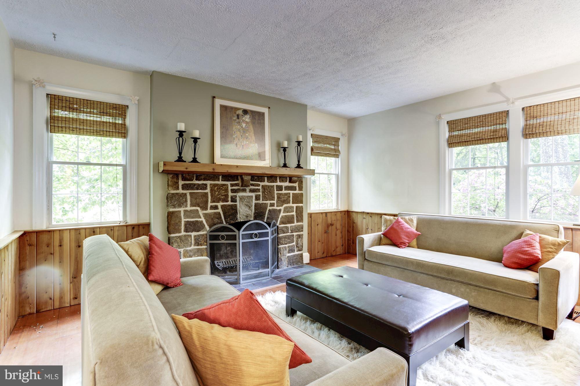 307 Old County Road Severna Park, MD 21146 - Photo 5 of 30 Living Room