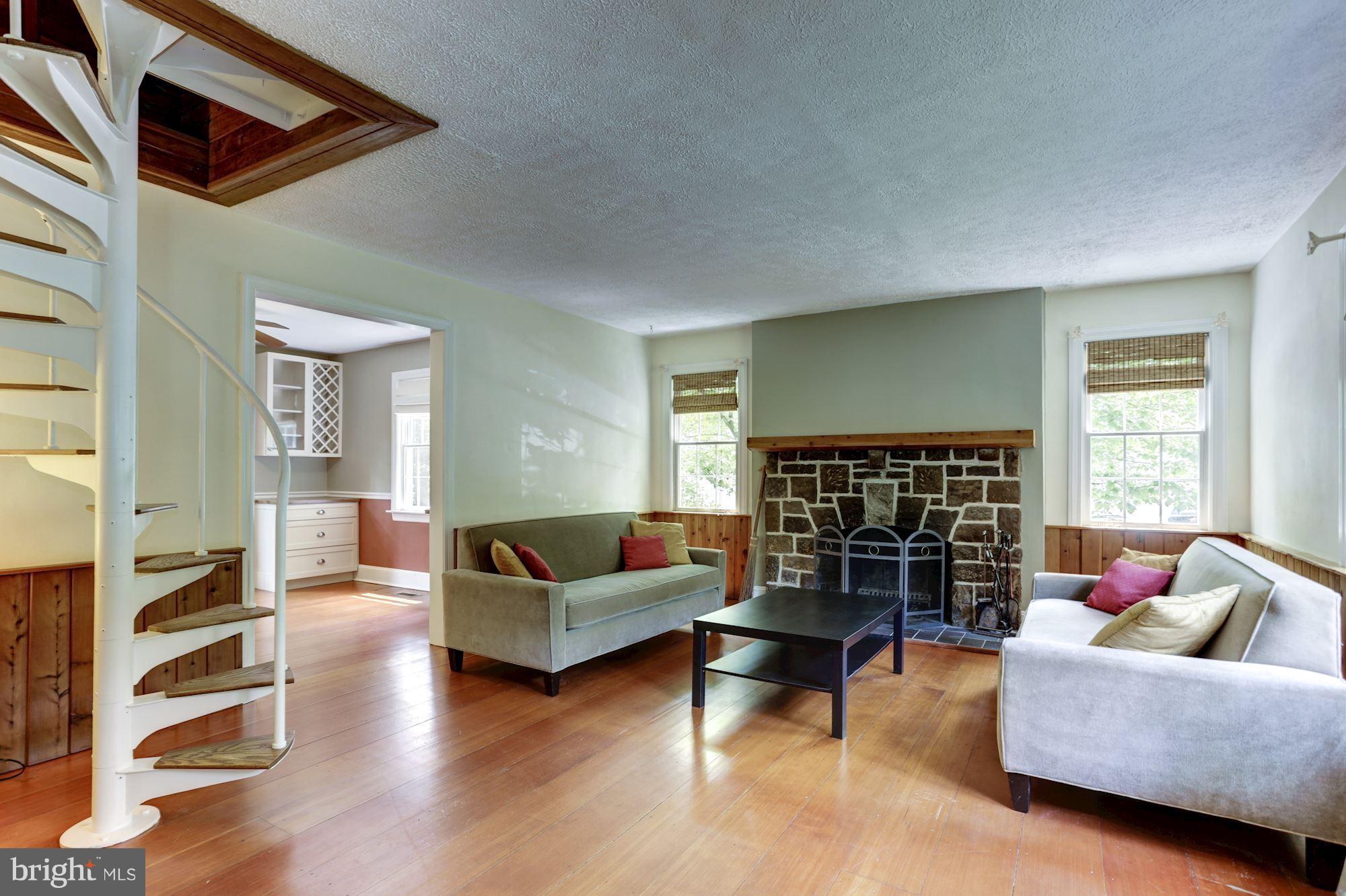 307 Old County Road Severna Park, MD 21146 - Photo 6 of 30 Living Room