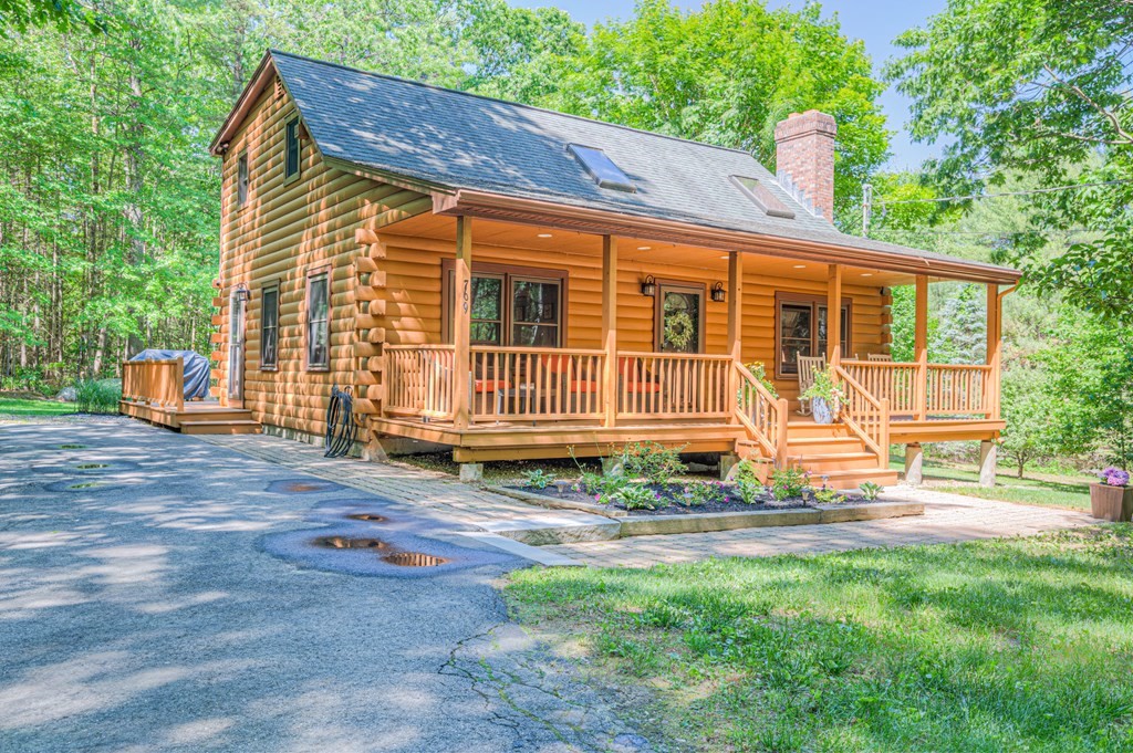 769 Mason Road Holden, MA 01522 - Photo 3 of 29 a front view of a house with a yard