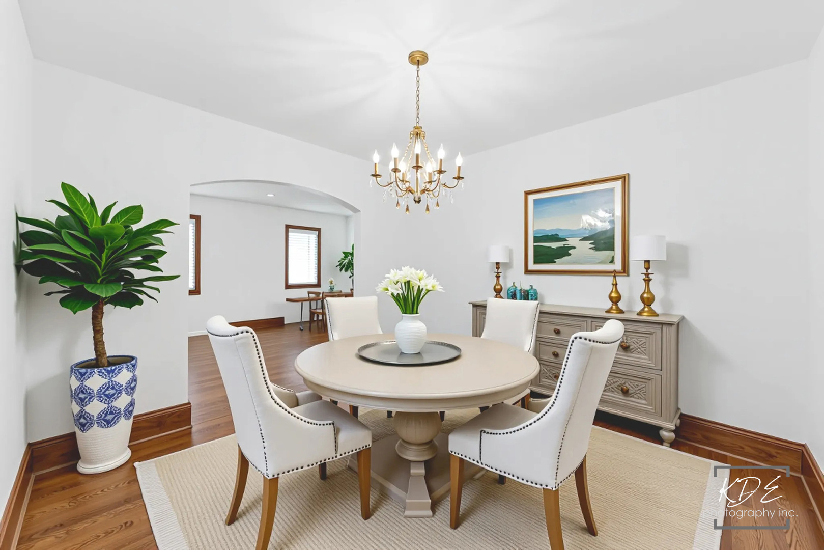 330 South Maple Street Itasca, IL 60143 - Photo 14 of 67 a dining room with furniture and potted plant
