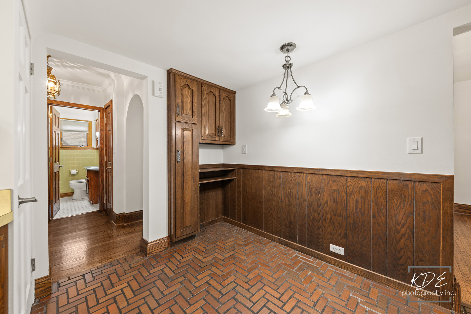 330 South Maple Street Itasca, IL 60143 - Photo 16 of 67 a view of a kitchen from the hallway