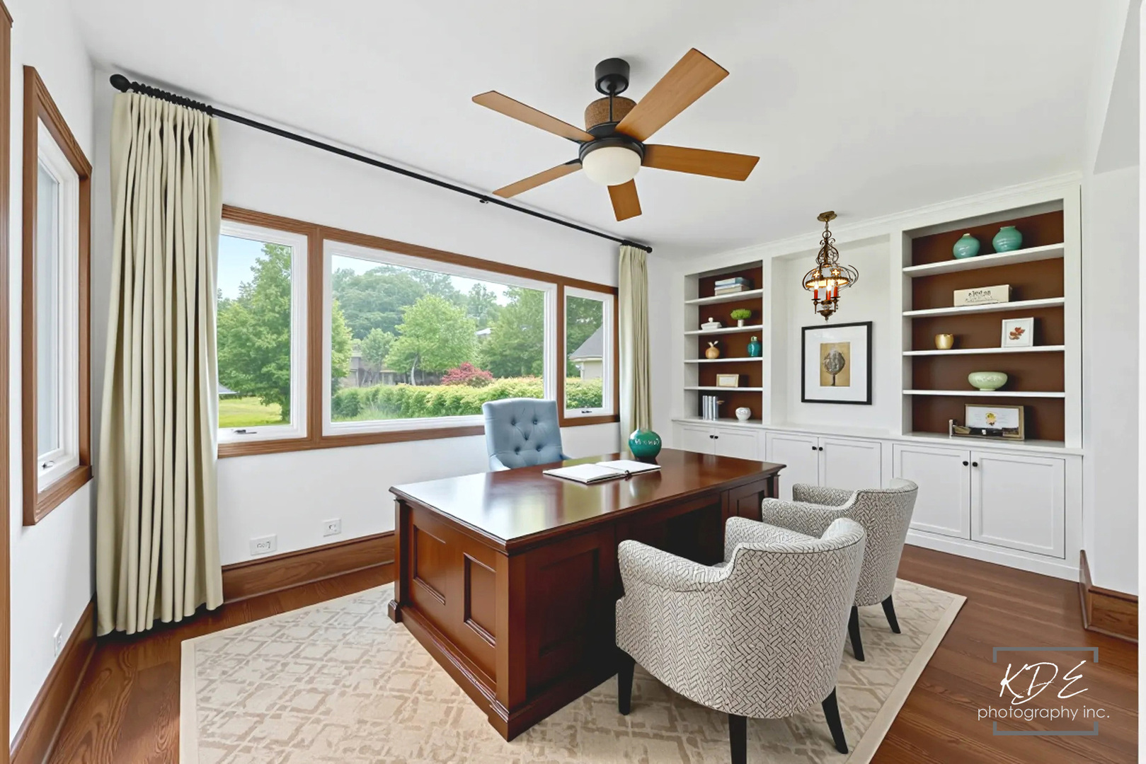 330 South Maple Street Itasca, IL 60143 - Photo 28 of 67 a dining room with wooden floor and a window