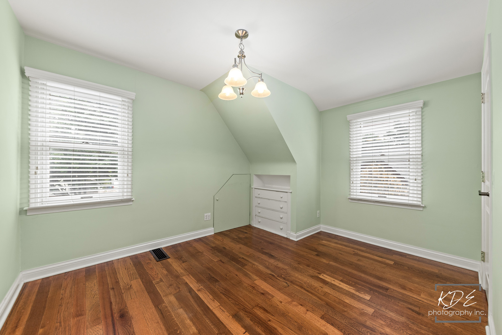 330 South Maple Street Itasca, IL 60143 - Photo 44 of 67 a view of empty room with wooden floor and fan