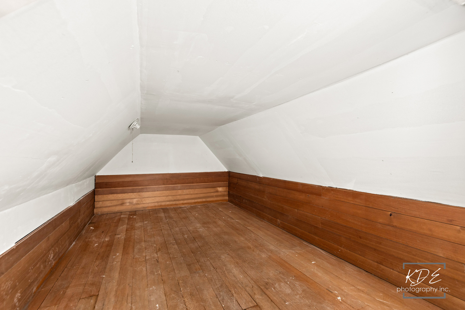 330 South Maple Street Itasca, IL 60143 - Photo 46 of 67 a view of room and hall with wooden floor
