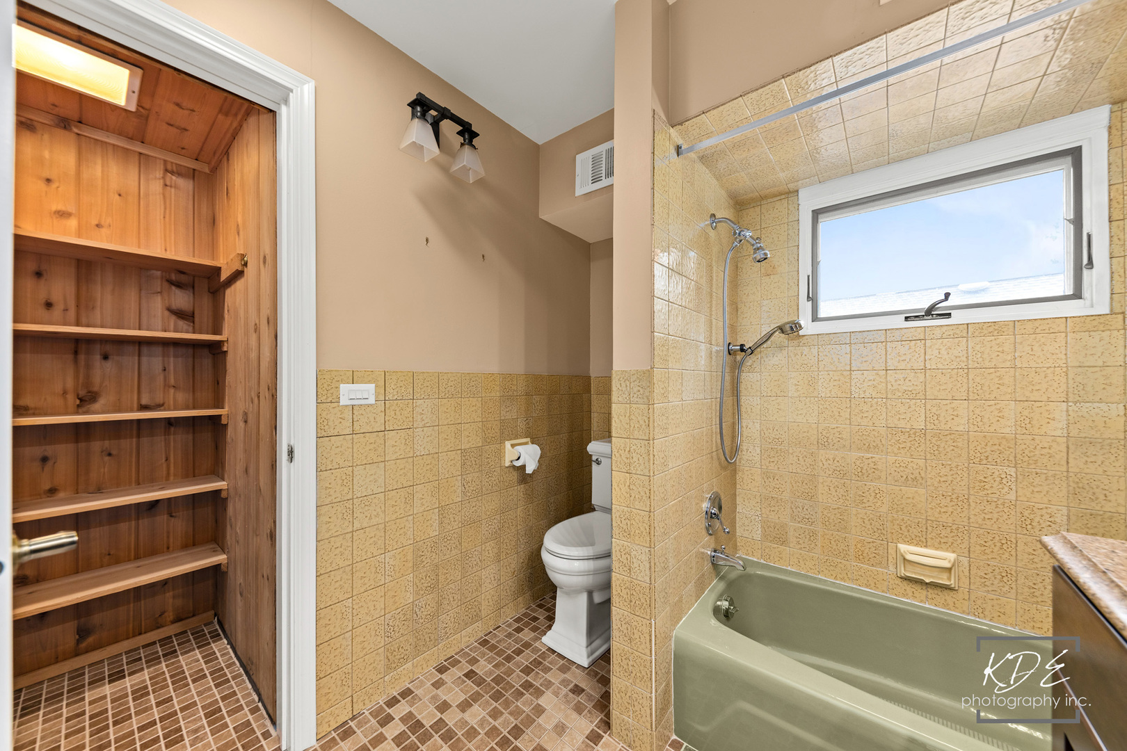 330 South Maple Street Itasca, IL 60143 - Photo 51 of 67 a bathroom with a bathtub and a shower