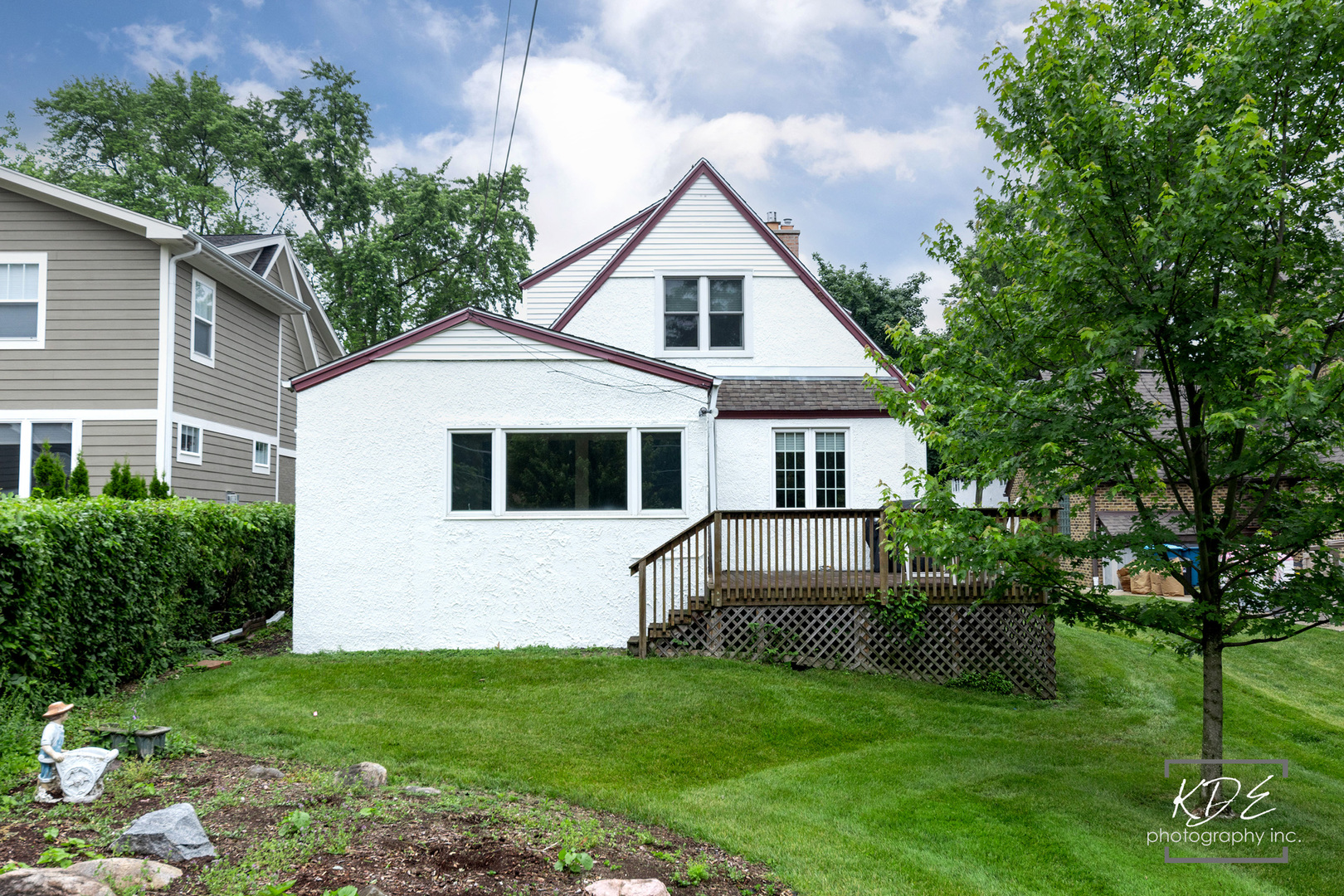 330 South Maple Street Itasca, IL 60143 - Photo 61 of 67 a front view of a house with a garden