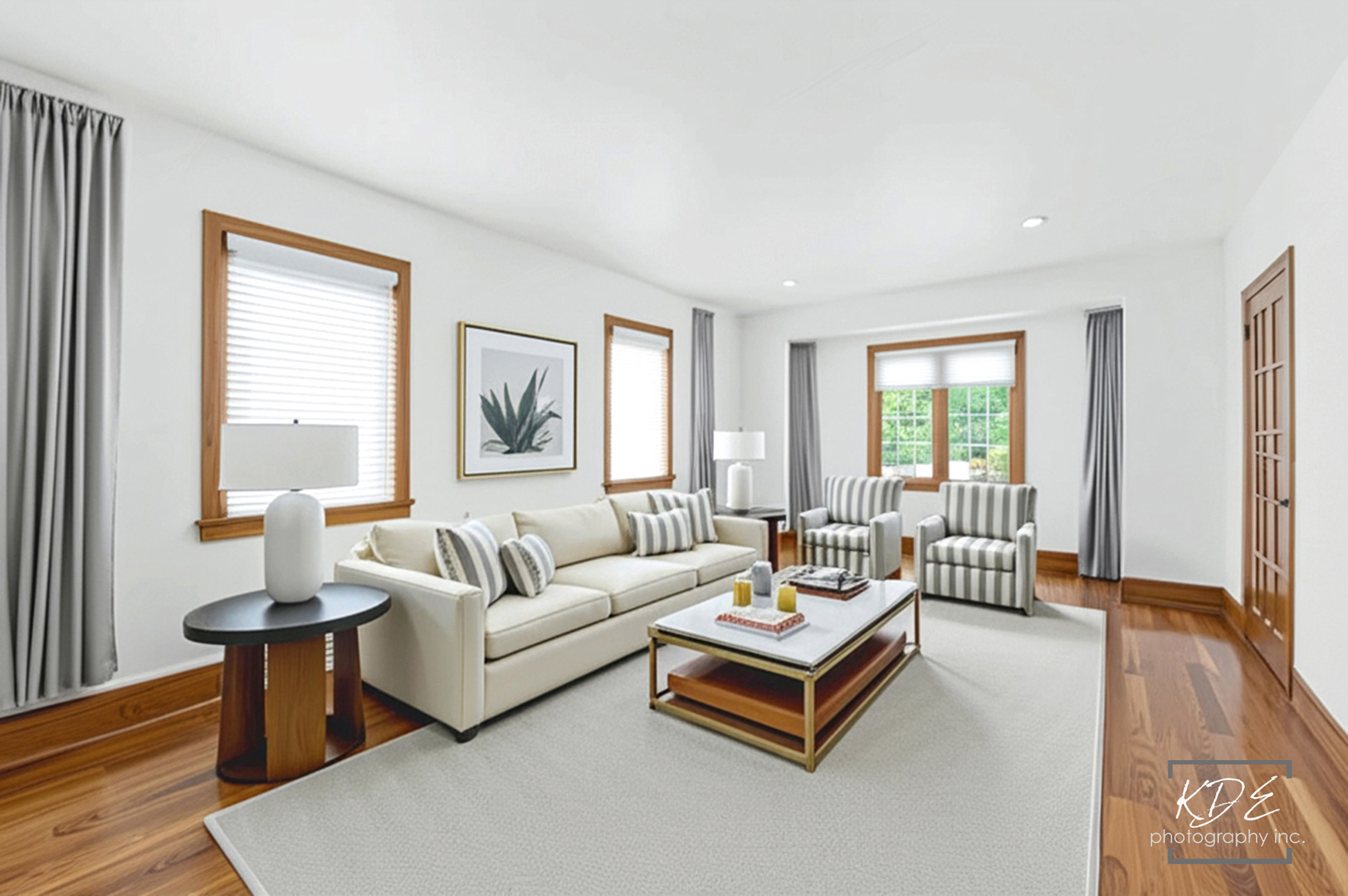 330 South Maple Street Itasca, IL 60143 - Photo 8 of 67 a living room with furniture and a window