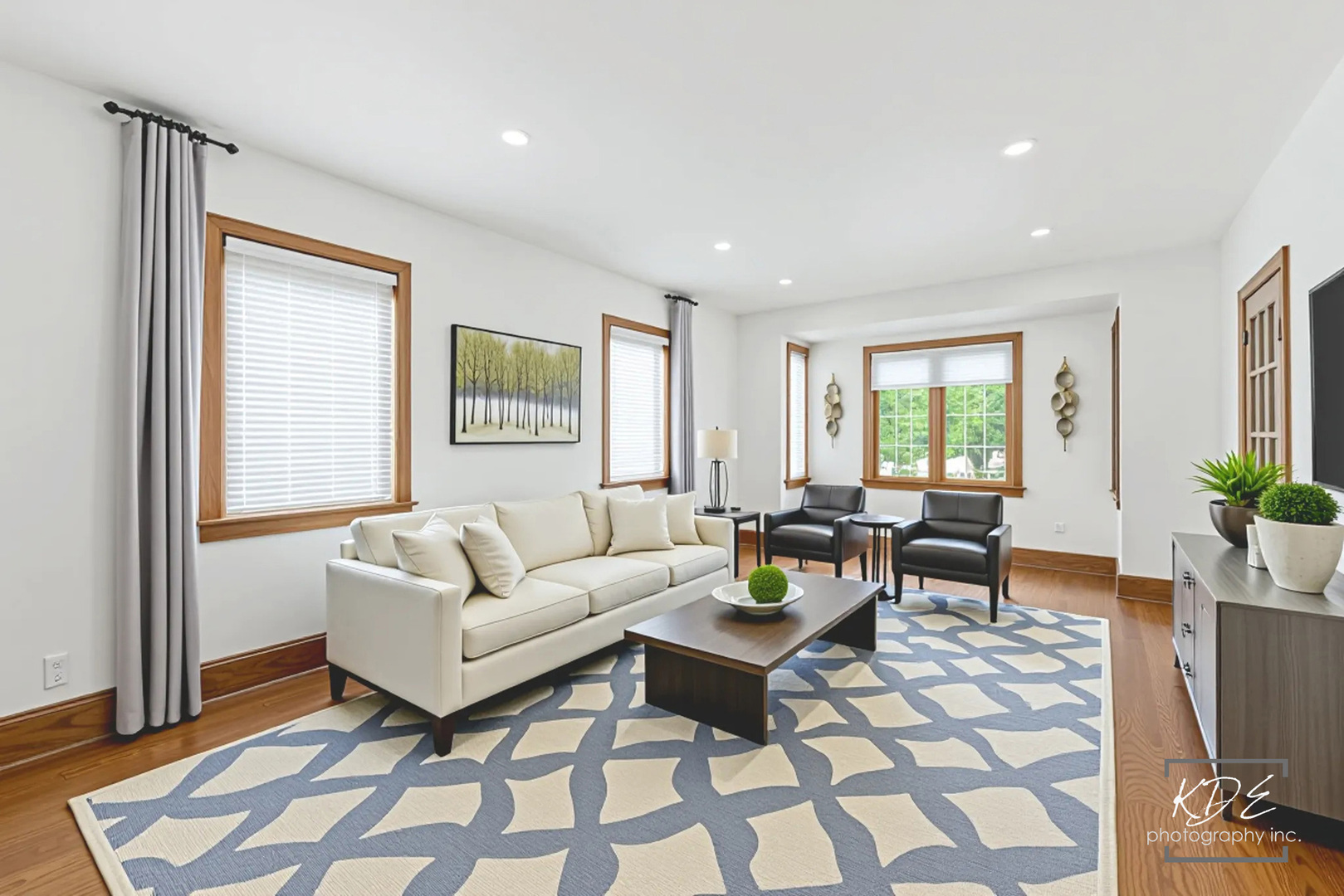330 South Maple Street Itasca, IL 60143 - Photo 10 of 67 a living room with furniture and wooden floor