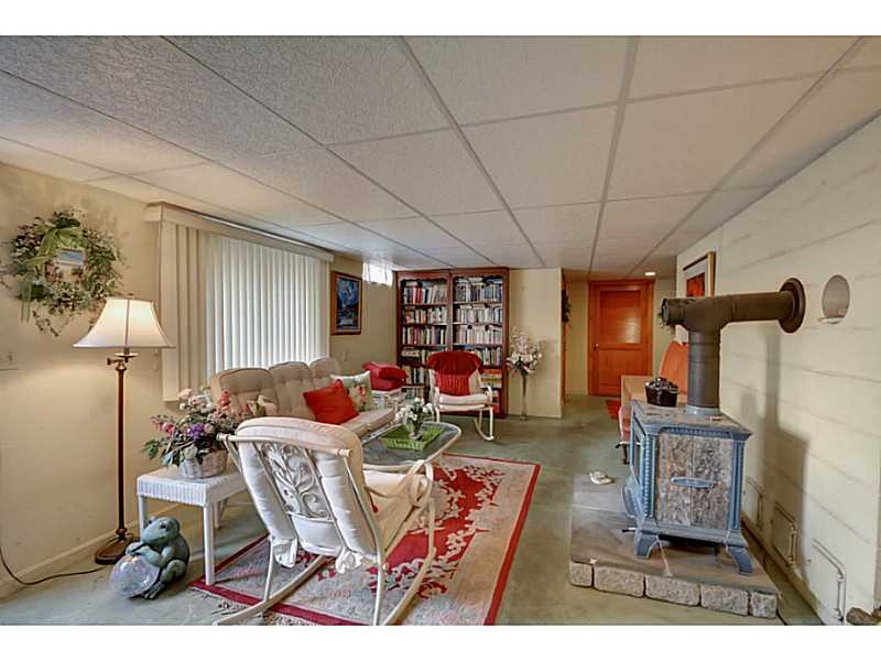 5495 Post Road Charlestown, RI 02813 - Photo 13 of 25 Den/Family/Great Room.