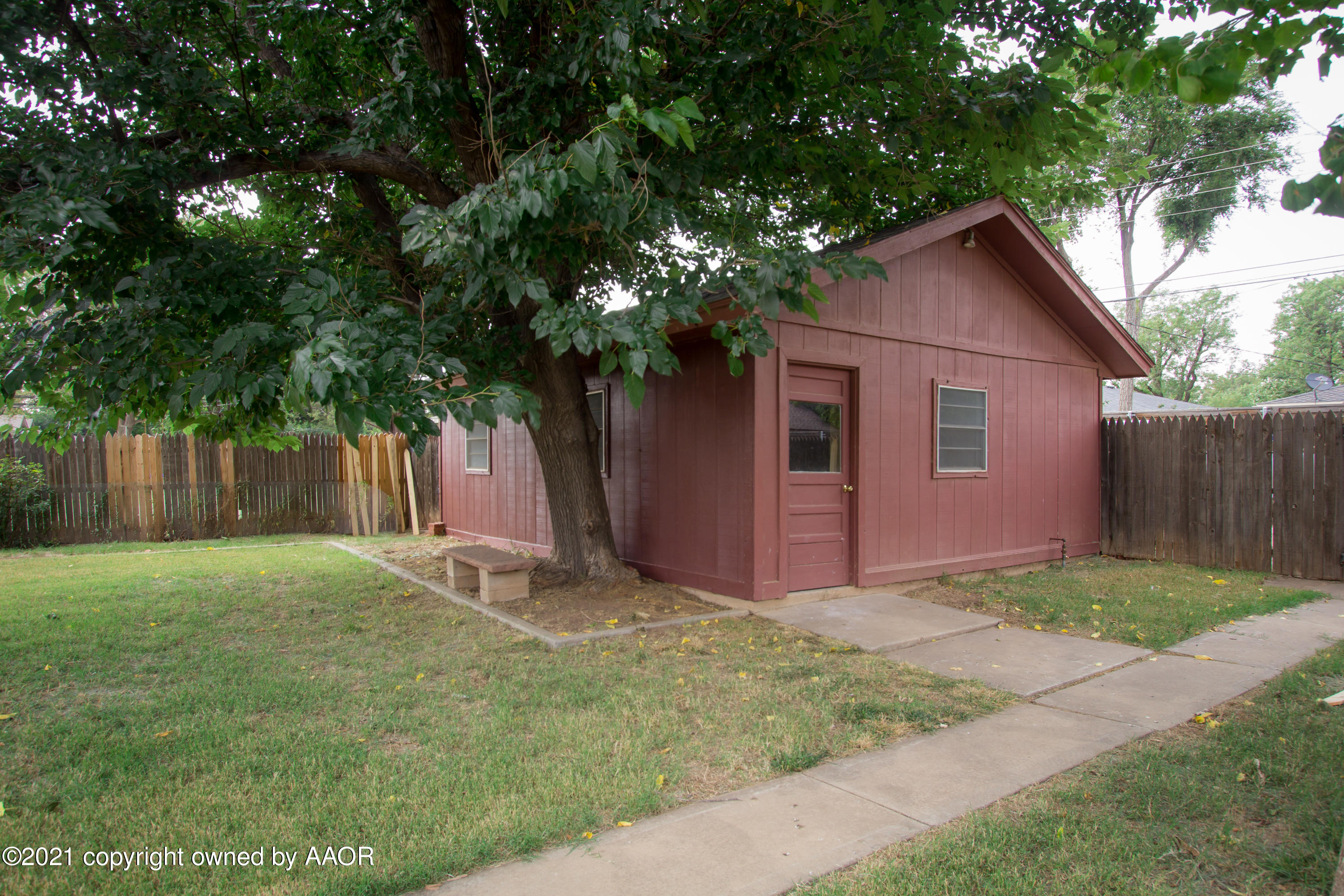 5502 Randolph Road Amarillo, TX 79106 - Photo 12 of 14 Two car garage