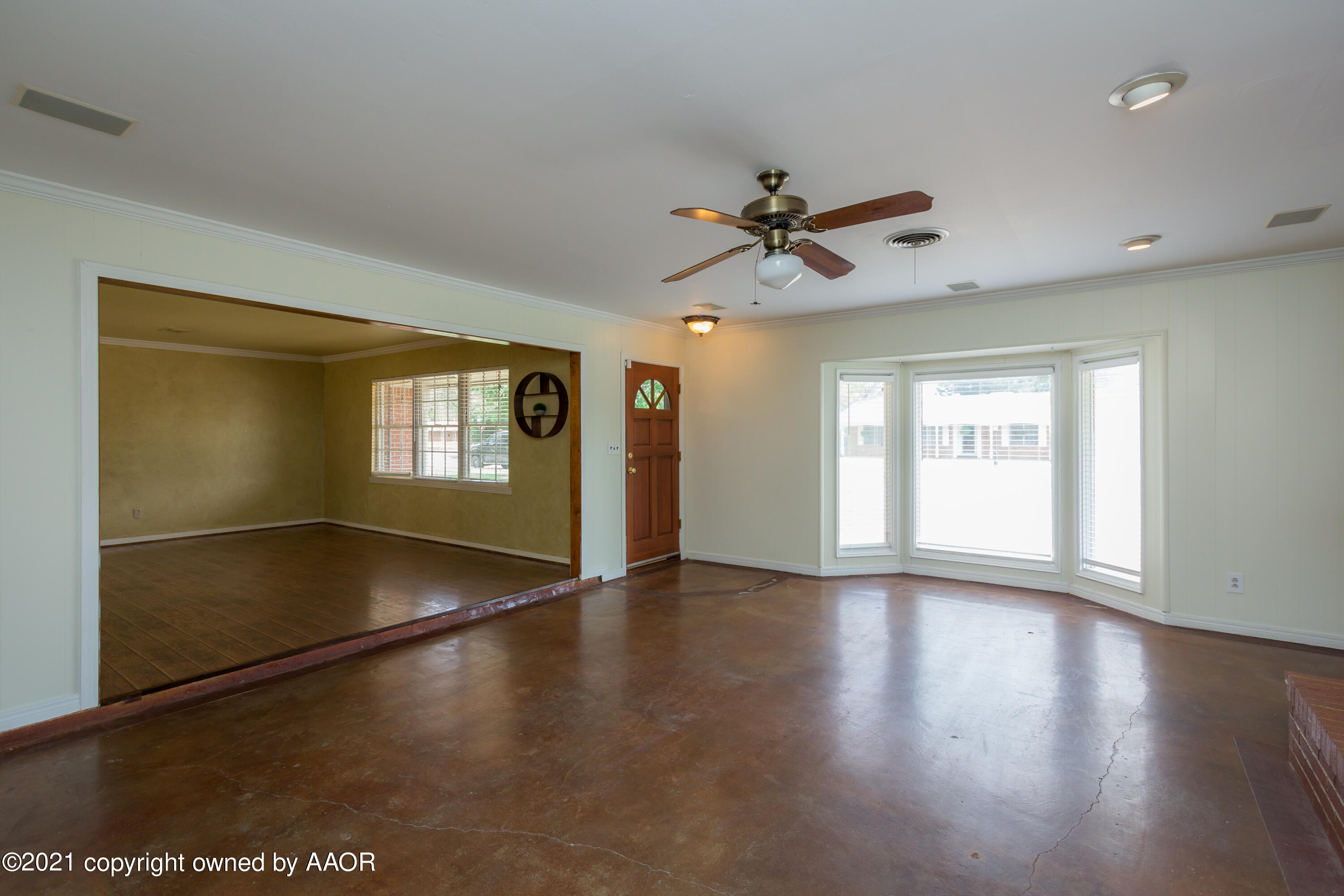 5502 Randolph Road Amarillo, TX 79106 - Photo 2 of 14 Living Room