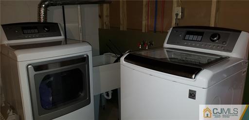 631 Magnolia Road North Brunswick, NJ 08902 - Photo 18 of 20 a kitchen with a stove and a microwave