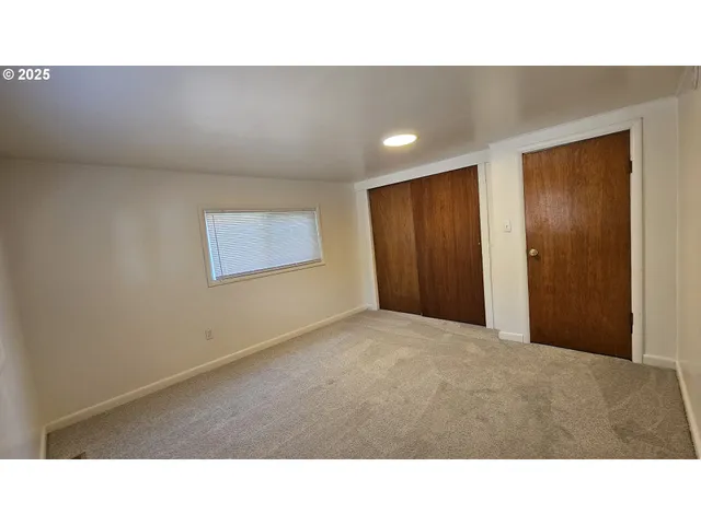 a black and white photo of a living room