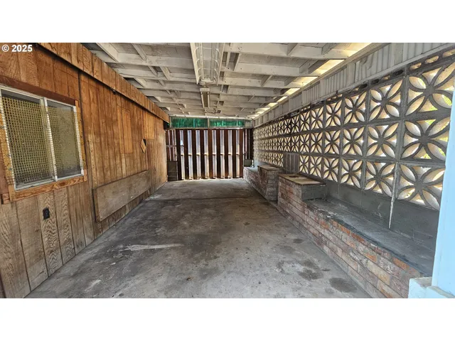 a black and white photo of a room