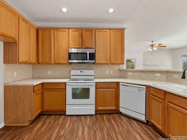 $2,300 | 102 Lindseys Cove, San Antonio, TX 78258