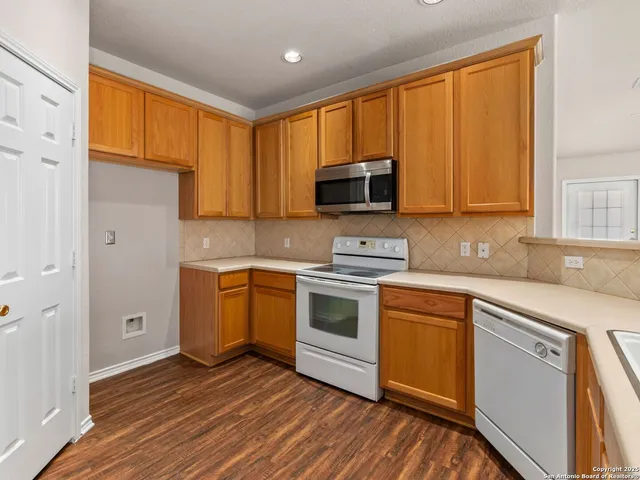 $2,300 | 102 Lindseys Cove, San Antonio, TX 78258