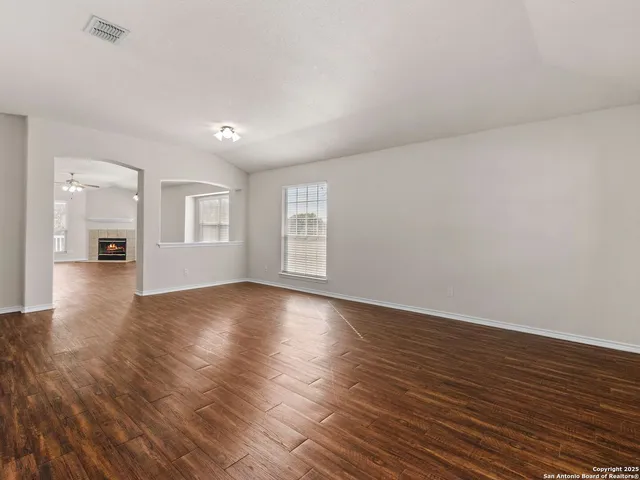 $2,300 | 102 Lindseys Cove, San Antonio, TX 78258