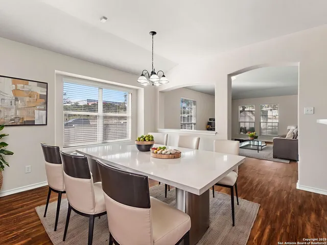 $2,300 | 102 Lindseys Cove, San Antonio, TX 78258