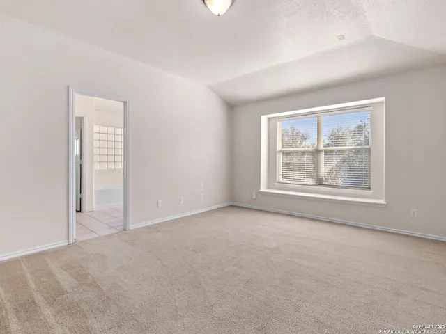 $2,300 | 102 Lindseys Cove, San Antonio, TX 78258