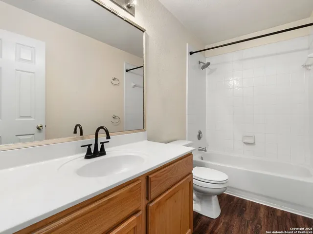 $2,300 | 102 Lindseys Cove, San Antonio, TX 78258