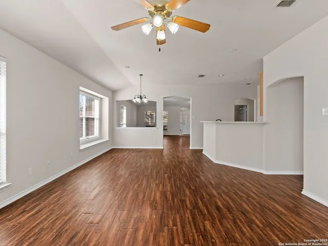 $2,300 | 102 Lindseys Cove, San Antonio, TX 78258