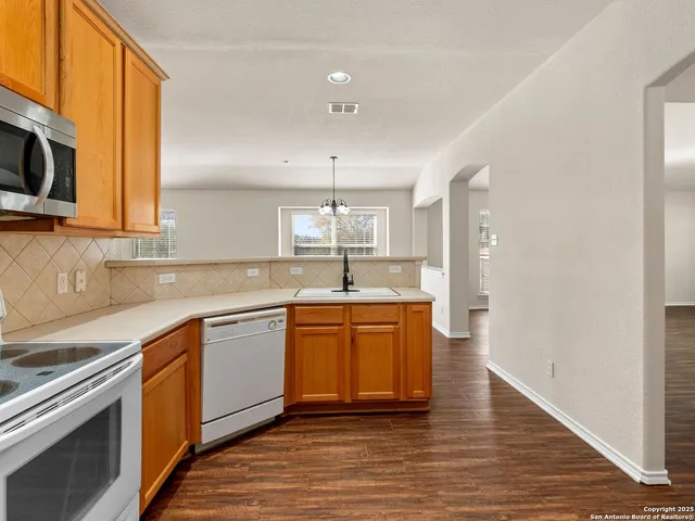 $2,300 | 102 Lindseys Cove, San Antonio, TX 78258