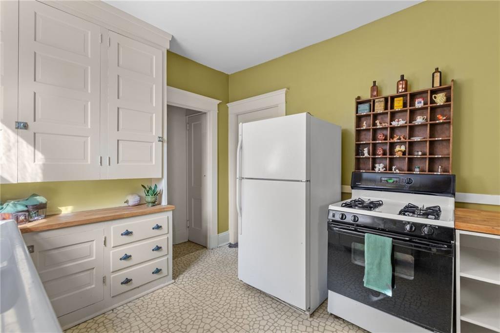 1139 Davis Avenue Pittsburgh, PA 15212 - Photo 14 of 35 a kitchen with appliances and cabinets