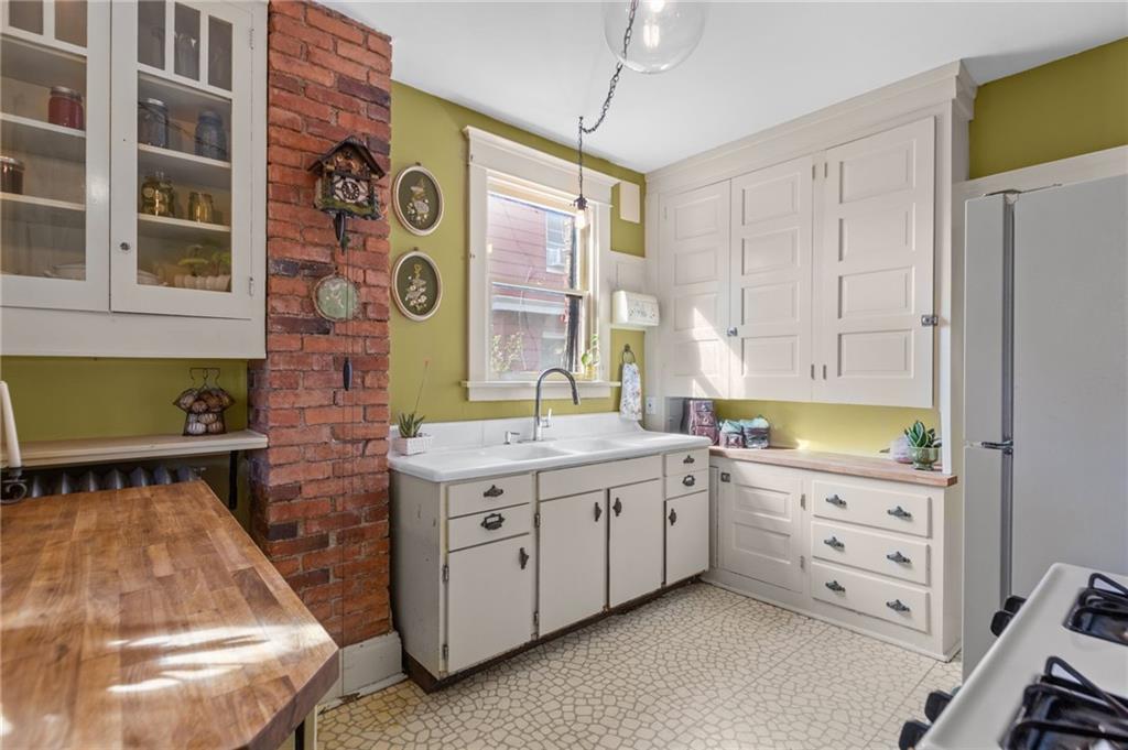 1139 Davis Avenue Pittsburgh, PA 15212 - Photo 16 of 35 a spacious bathroom with a double vanity sink a mirror and a bathtub